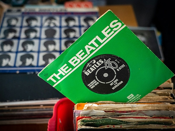 Meet The Beatles!' Turns 60: Inside The Album That Launched Beatlemania In  America